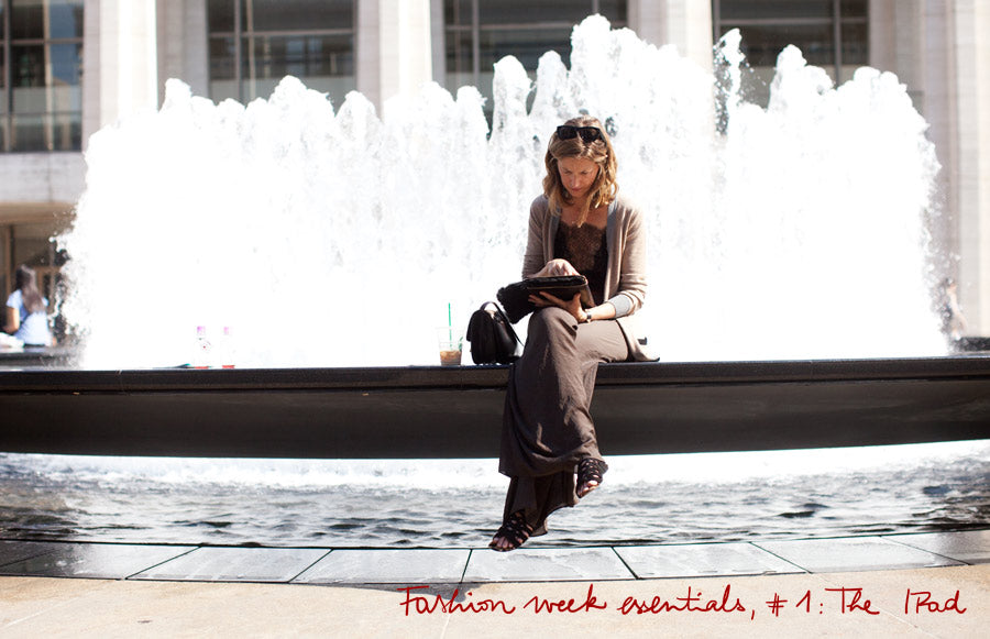 <!--:en-->Fashion Week Essentials #1 The Ipad<!--:--><!--:fr-->Fashion Week Essentials #1 The Ipad<!--:-->