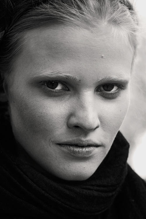 Lara Stone Photo