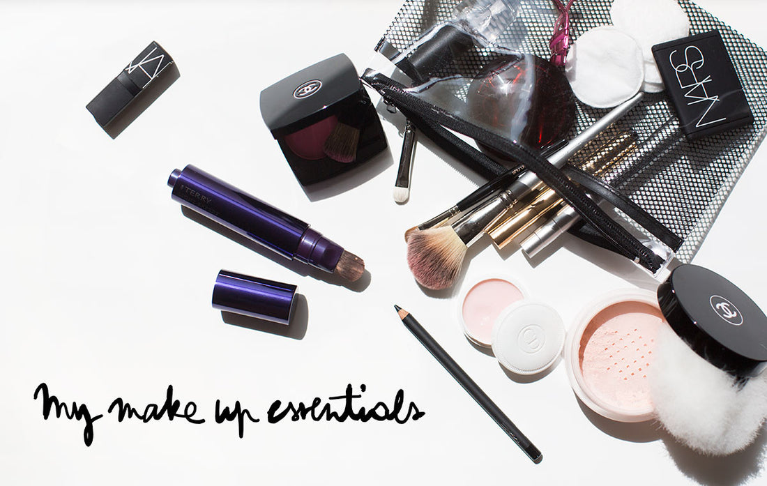 Make Up Essentials Photo
