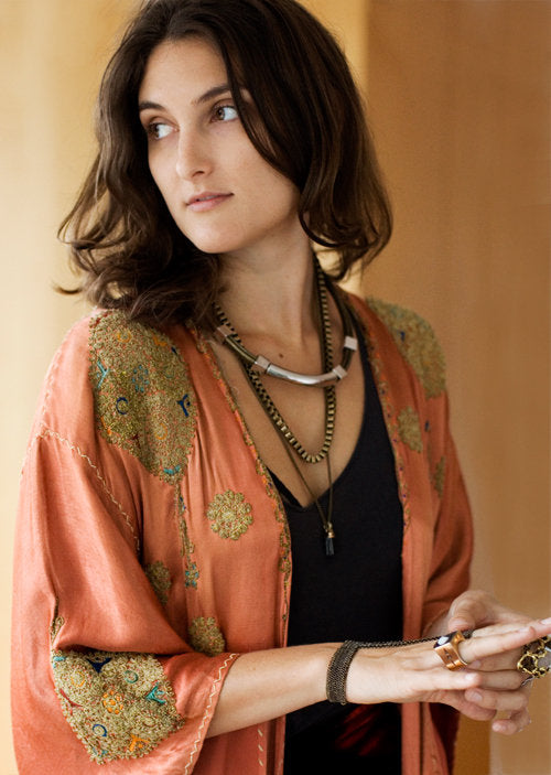<!--:en-->Tamila designs jewelry<!--:--><!--:fr-->Tamila cr√©e des bijoux<!--:-->